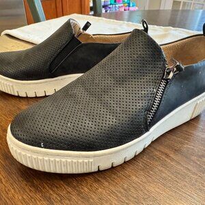 Soul Naturalizer Turner Womens Black Slip On Zip Up Sneaker Size 7